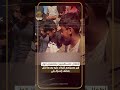 أطفال فلسطينيون يتجمعون حول قـ.بر صديقهم للبكاء عليه بعدما قـ.تل بقصف إسرائـ.يلي