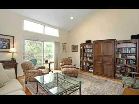 70 Fairway Cir N, Manhasset, NY home video tour