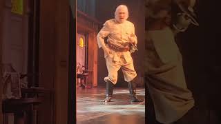 Sahnedeki Sürpriz Herkesi Şaşırttı