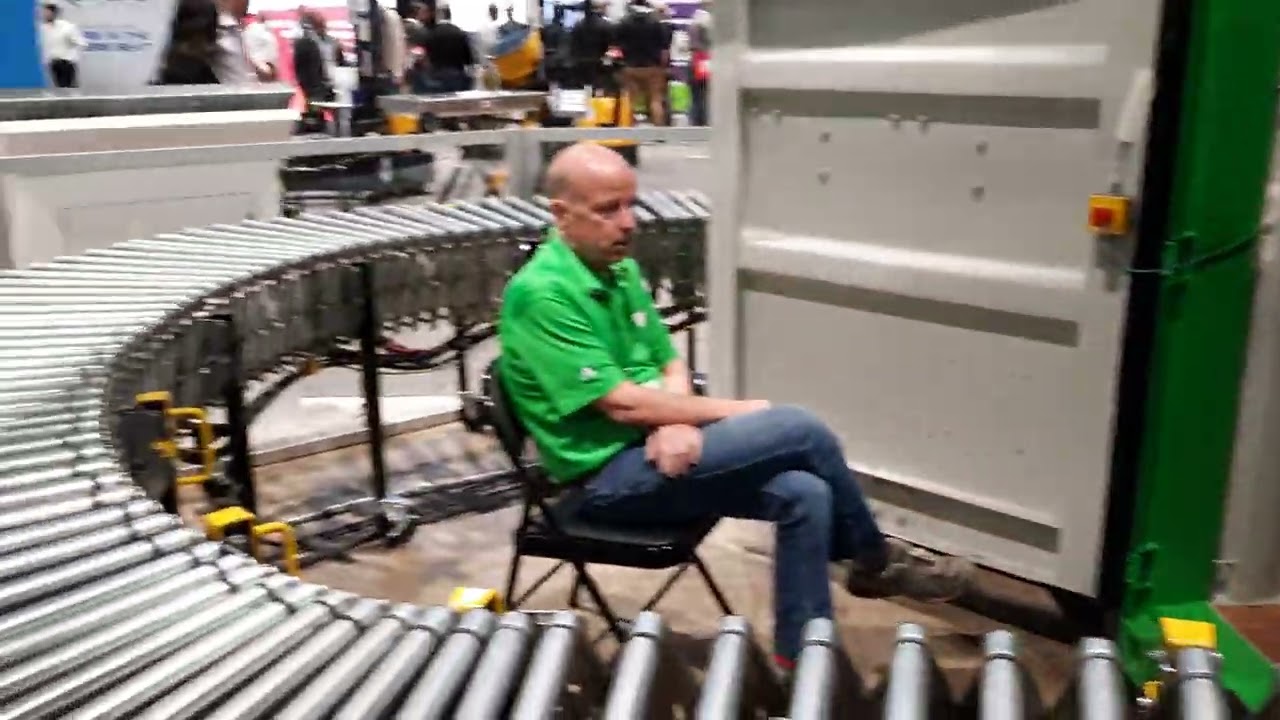 Pickle Robotics (standing still) at Promat 2023