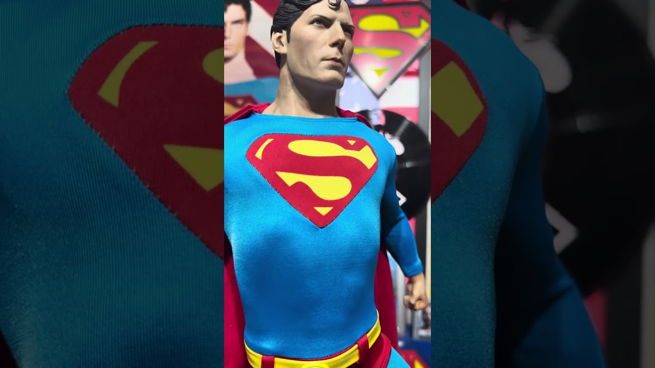 Sideshow Premium Format Superman The Movie Christopher Reeve Statue.