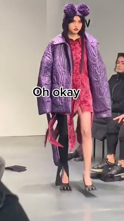 First her heel broke then💀 #viral #shorts #selenagomez #gigihadid #bellahadid