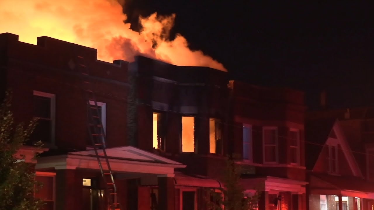Chicago firefighters battle South Side fire, video shows - YouTube