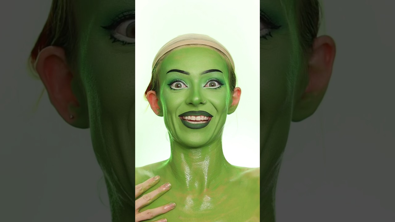 removing my elphaba from wicked as a @MonsterHigh doll look 💚✨🧹 (products tagged in description)