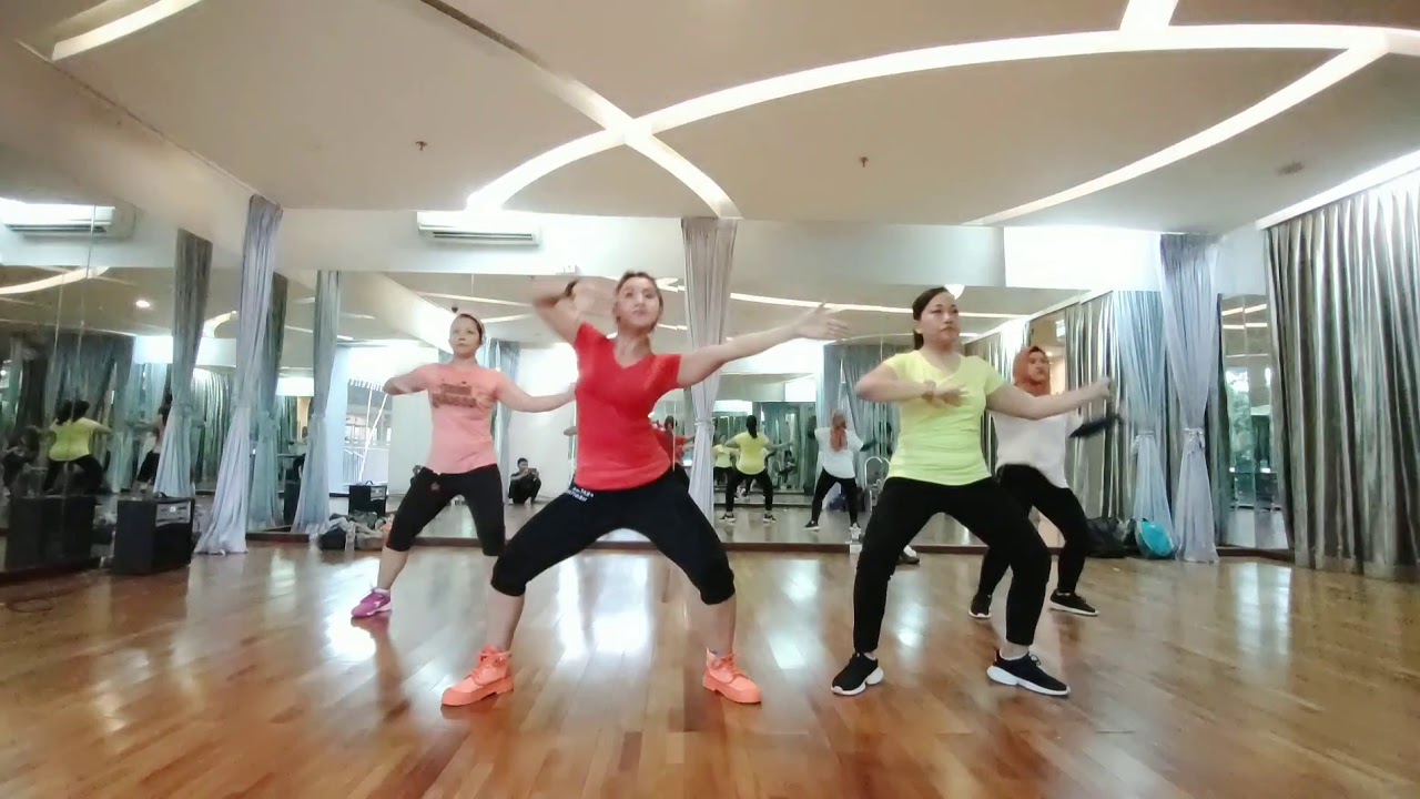 ZUMBA Dangdut | Bailando Versi Dangdut | Zin Anita Suzana