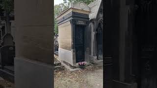 looking for Jim Morrisons grave. oct 2026 #paris #jimmorrison #graveyard