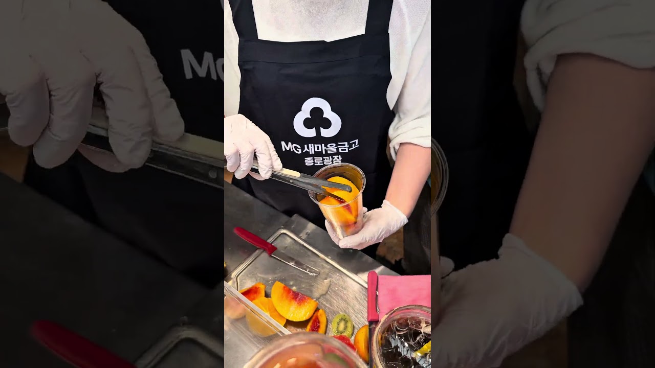 Fresh Korean Fruit Juice 🍑🍇🥝 | Healthy Street Food Drink in Korea 🇰🇷 #smoothie #traditional