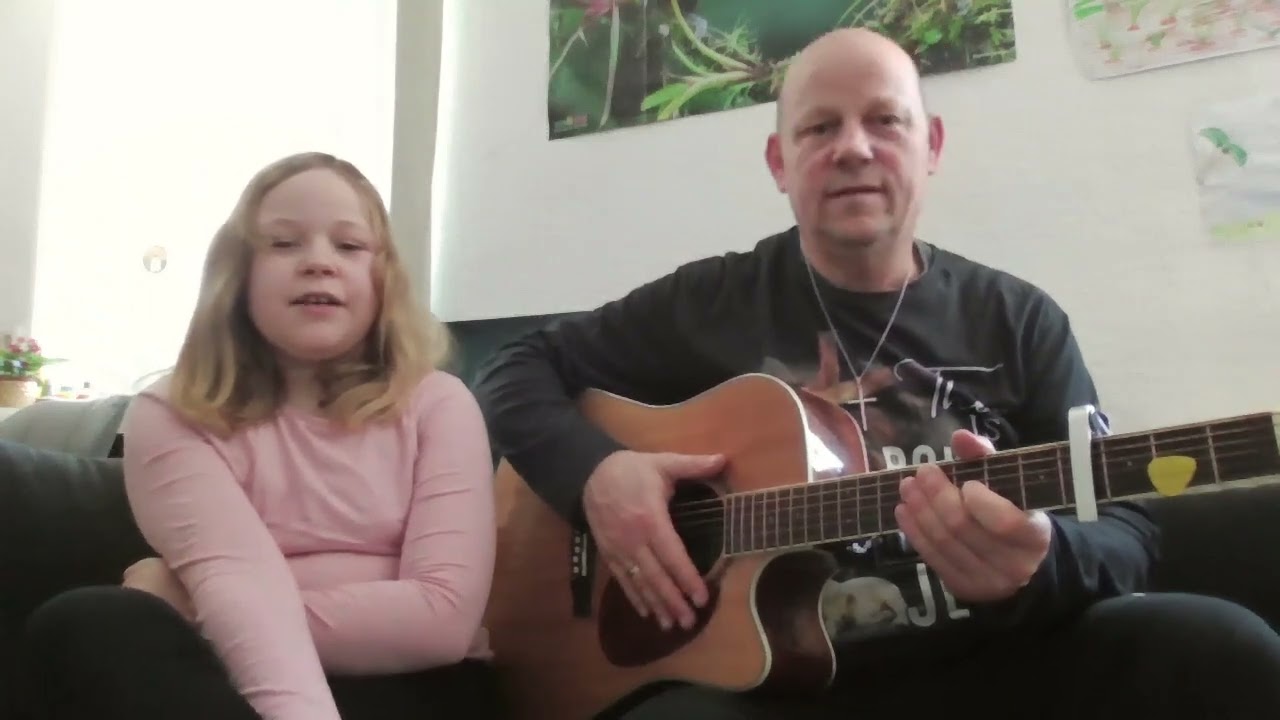 Bino Batata 1. Strophe in Kurzform per acapella von Pia Joy auf Suaheli gesungen - Kinderlobpreis