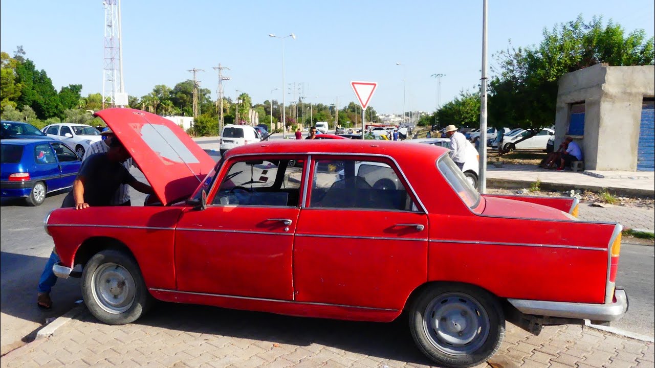 سيارة 404 حمامة عمرها 43 سنة  بعشرة ملاين للبيع في سوق السيارات المروج