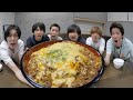 はじめが作ってしまった100種のチーズ牛丼をみんなで食べてみた...
