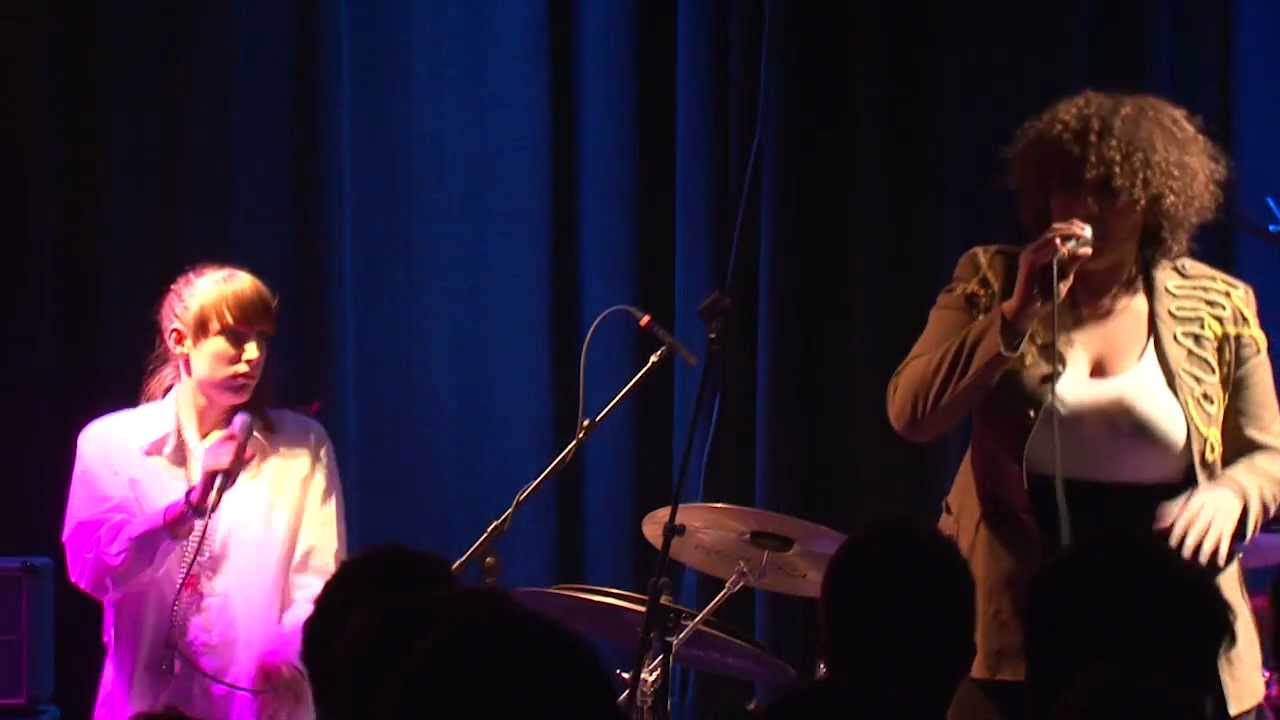 Dee Day Dub feat. Evelinn Trouble - Tokyo - Live at Moods Zürich