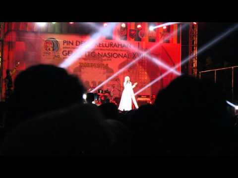 Fatin Shidqia - Proud Of You Moslem (Konser Banda Aceh 11 Oktober 2015)