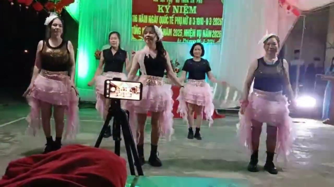 Ải hồng nhan ( nhóm đa sắc màu ) mừng kỷ niệm 116 năm ngày quốc tế phụ nữ tại thôn An phú