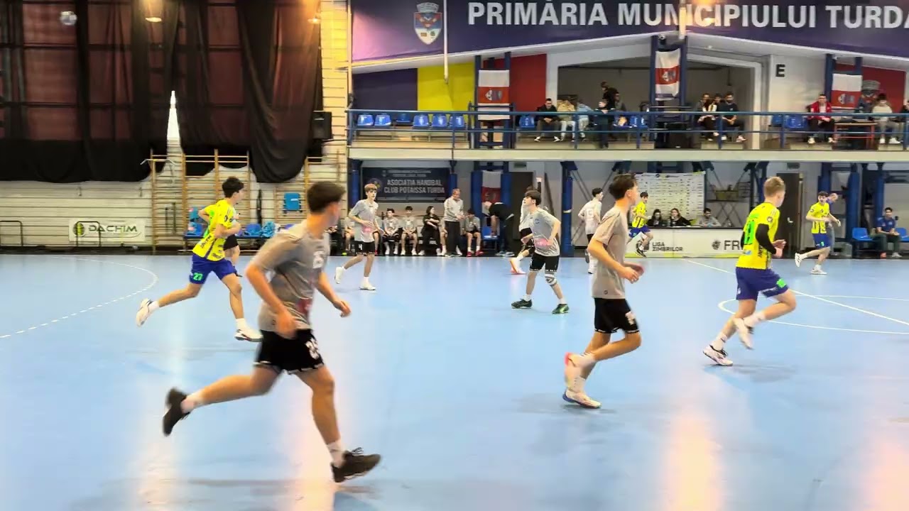 Liceul Teoretic Liviu Rebreanu Turda Juniori 3 - ACS Avatar Brașov Repriza 1 Etapa 9 a Campionatului