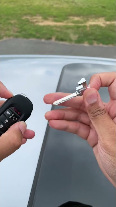 Dead key fob? No problem. @omardrives with the #Honda hack.