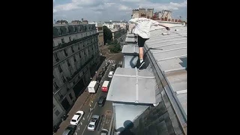 Running Around the Rooftop of Paris & Hong Kong #parkourlife #shorts #parkour (5)