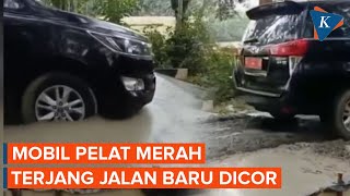 Viral Video Mobil Pelat Merah Terjang Jalan Baru Dicor .