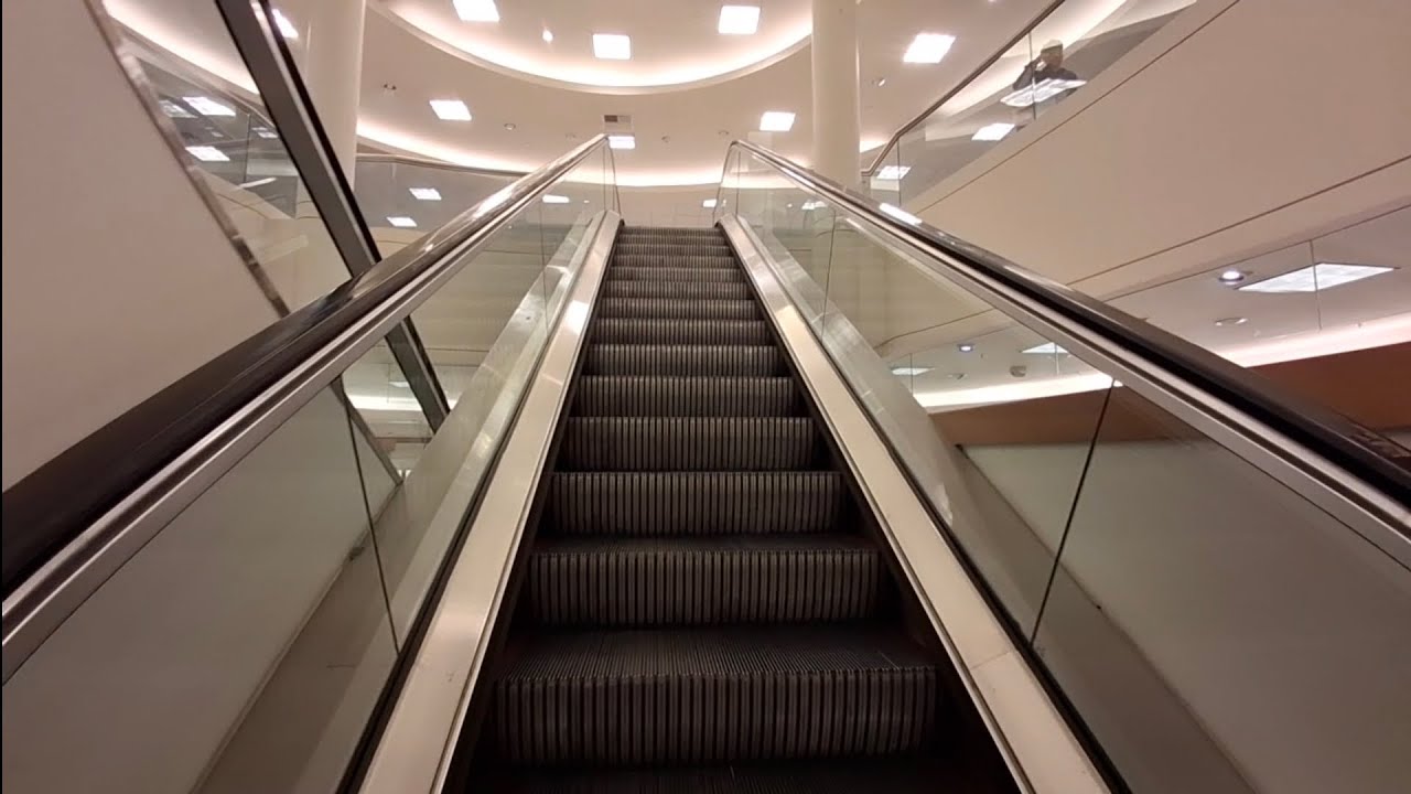 1994 Montgomery Escalators @ Discount Collection (бывший Macy's) South Hill Mall, Puyallup WA...