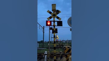 Thumbnail of Japanese railroad crossing warning lights (日本の踏切警報機)