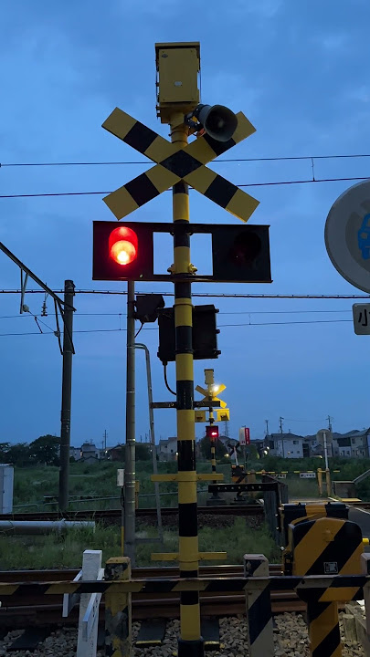 Japanese railroad crossing warning lights (日本の踏切警報機)