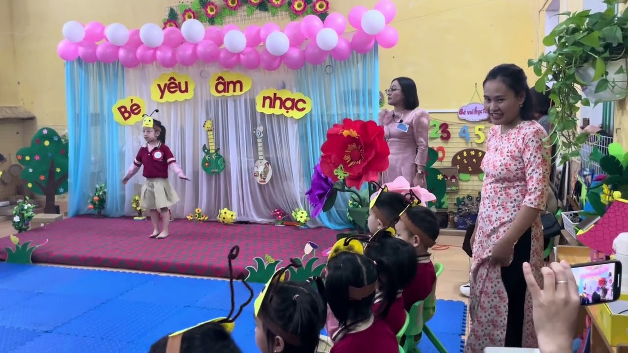 Dạy Vđ minh hoạ bài hát: chị ong nấu và em bé