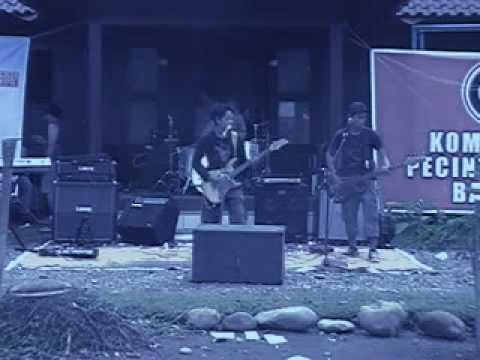 AMBU MENYAN - Tuhan (FAMOUSIC SPIRIT WELCOME 2012)