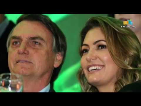 Primeira-dama Michelle Bolsonaro se diverte e participa de corrida