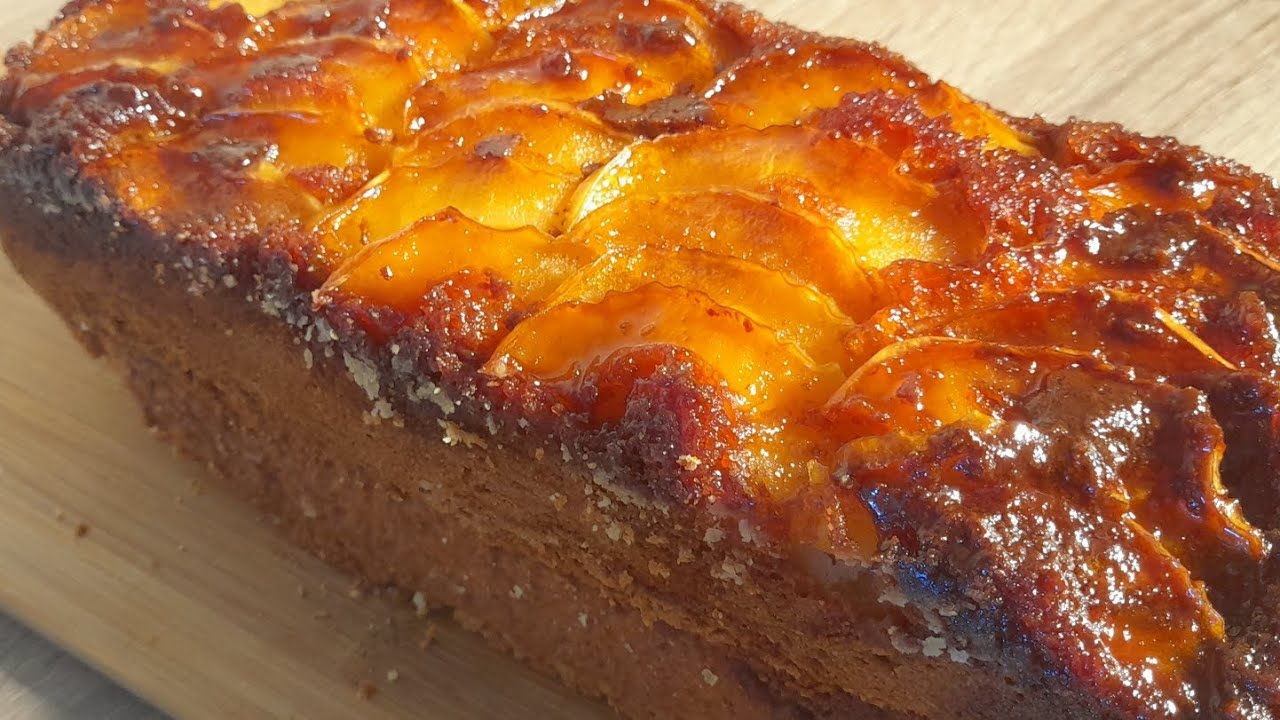 أسهل و ألذ كيكة بالتفاح و الكرميل  😋 ( Heba Sweet)