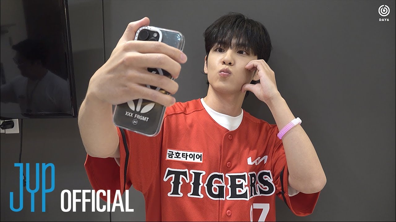 [데식이들] WONPIL x KIA TIGERS First Pitch Behind