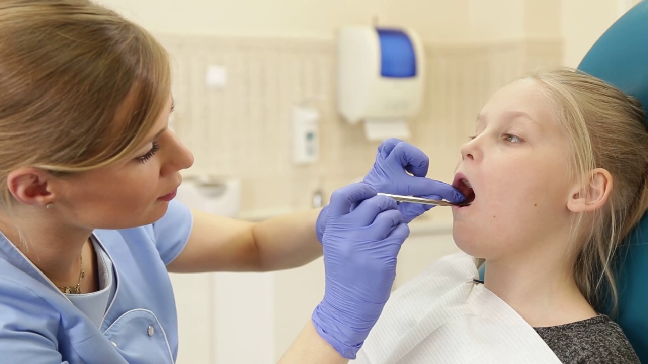 Mały pacjent u dentysty