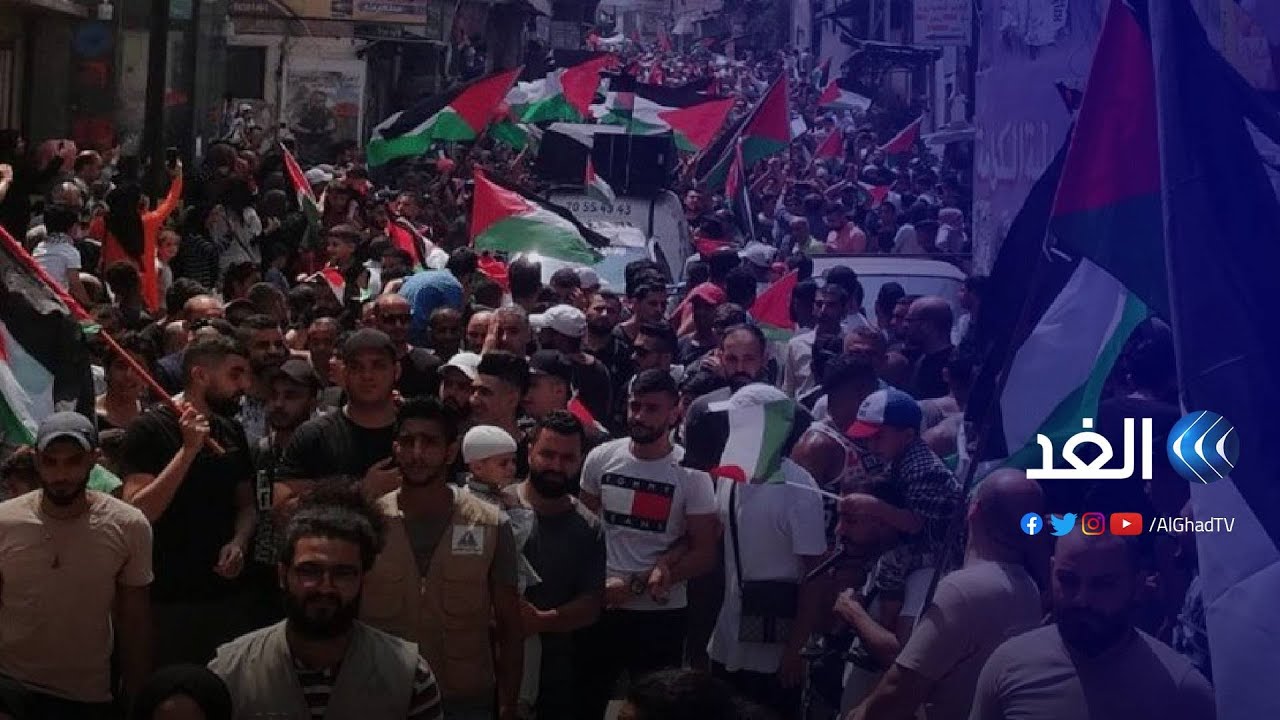 اللاجئون الفلسطينيون بمخيم نهر البارد في لبنان يتظاهرون ضد إجراءات الأونروا