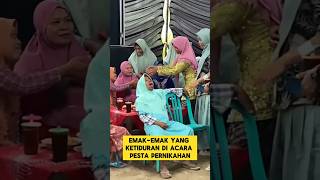 Momen Lucu Ketika Melihat Emak-Emak Tidur Di Pesta Pernikahan