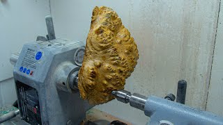 Woodturning  The Lathe Shaking Piece (turning as it is..)