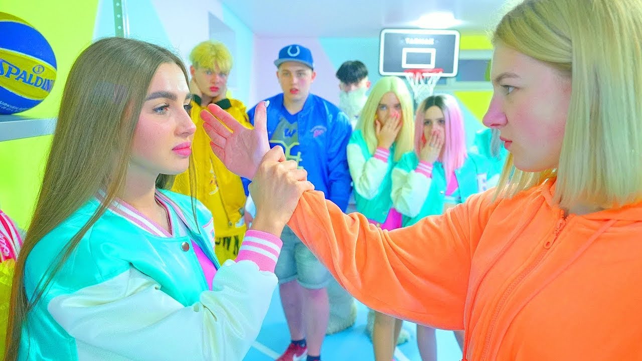 Diana SCHWÄNZT die Schule, um Coach Abby ZU NERVEN!