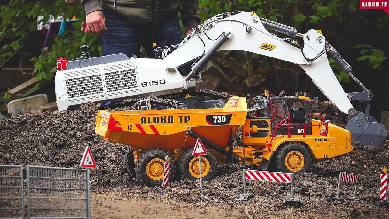 Heavy Machinery with the Liebherr 9150 RC Excavator ! 60KG of pure