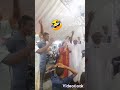 فنانة سودانية تهرب من رجل سبعيني حاول تقبيلها أثناء تقديمها وصلتها الغنائية أعلى المسرح
