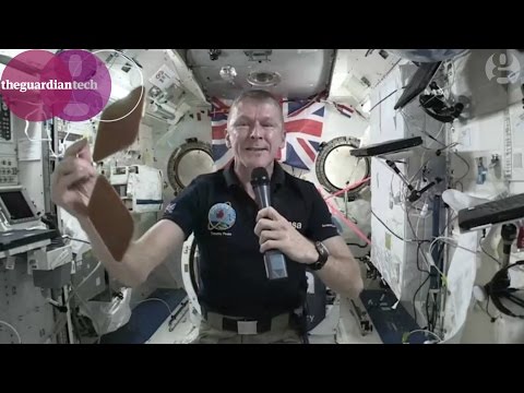 Tim Peake plays &#039;water ping pong&#039; in space