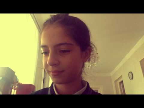 მაიკო სწავლობს დაკვრას