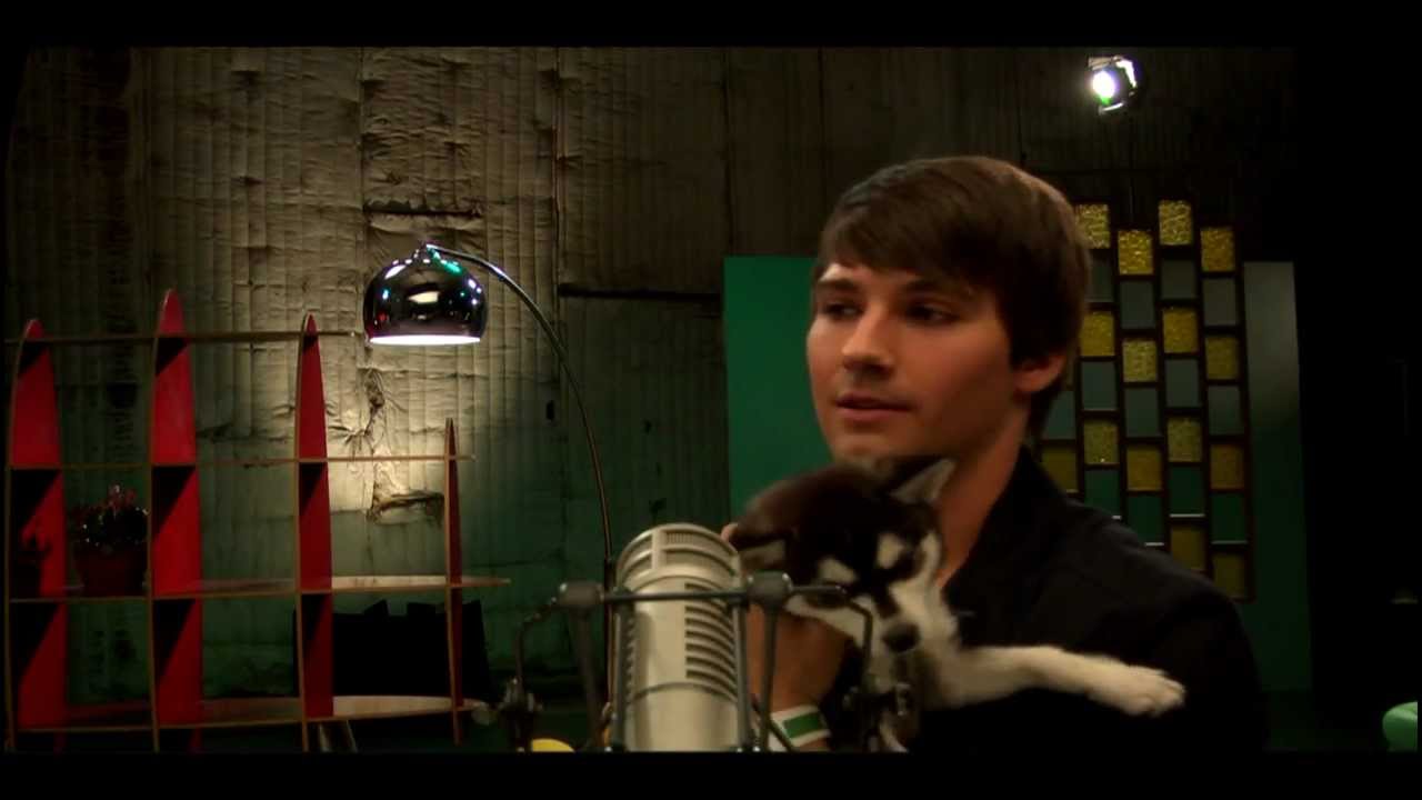 James of BTR Brings His Special Someone on the Road - James just can't leave home without his adorable new puppy, Fox! 