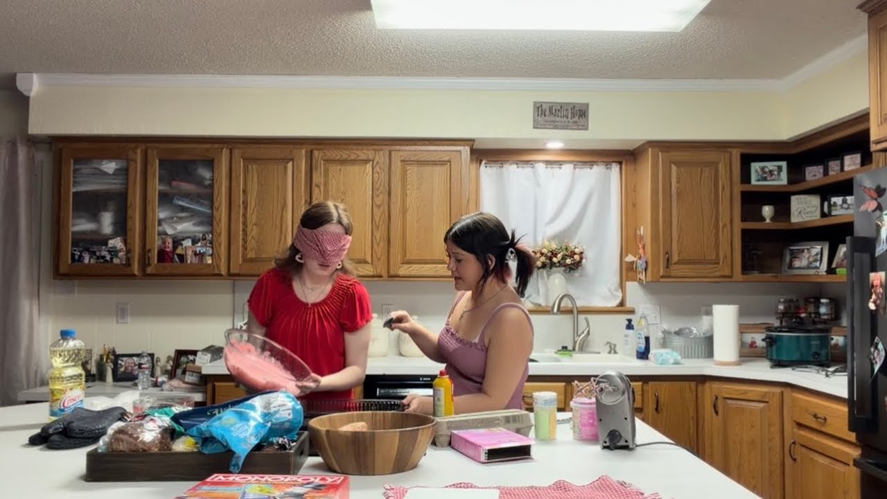 Blind and deaf baking challenge!!!!😜( Galentines )