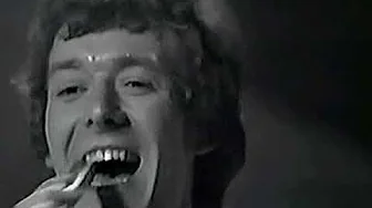 THE HOLLIES-(VIDEO CLIP)- "BLOWIN' IN THE WIND"(LYRICS) THE HOLLIES-(VIDEO CLIP)- "BLOWIN' IN THE WIND"(LYRICS)