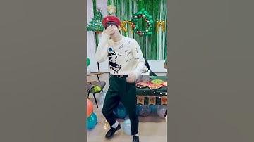 Soobin hitting Beomgyu with a balloon but it bounces back to his face  #shorts #txt #soobin #beomgyu