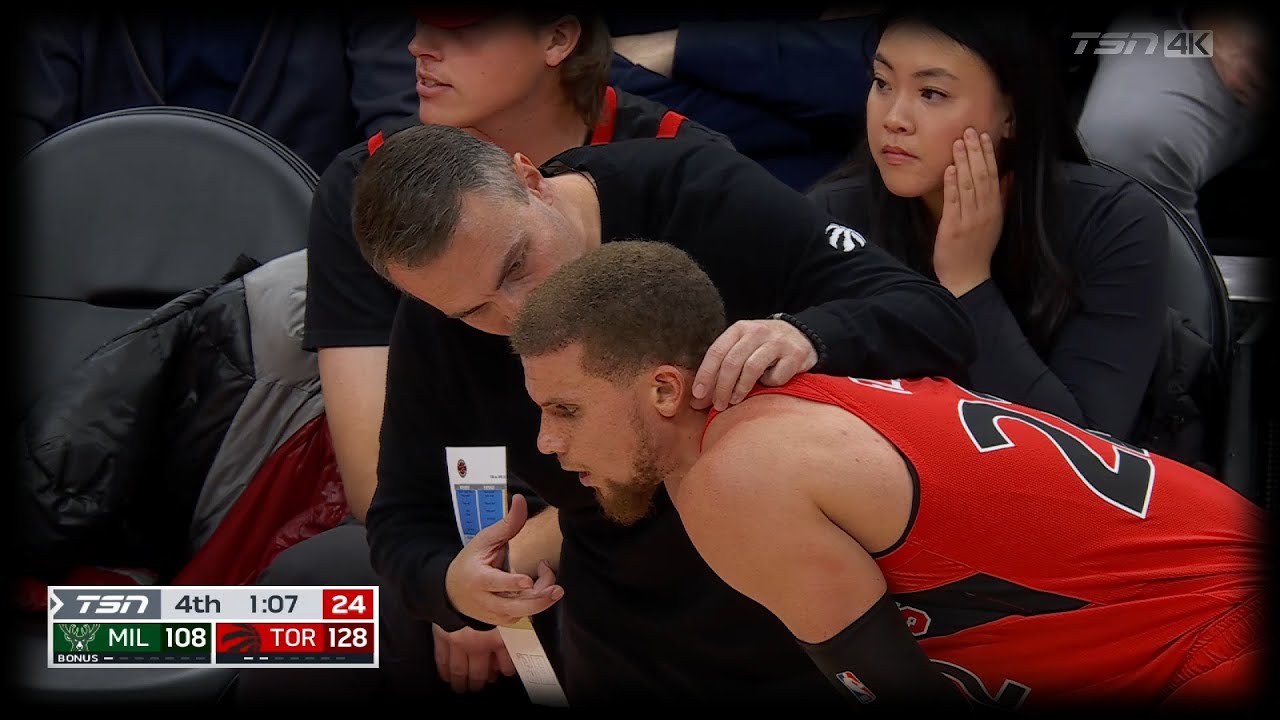 Darko Rajaković mentoring Malachi Flynn - Raptors vs Bucks | Nov 1, 2023