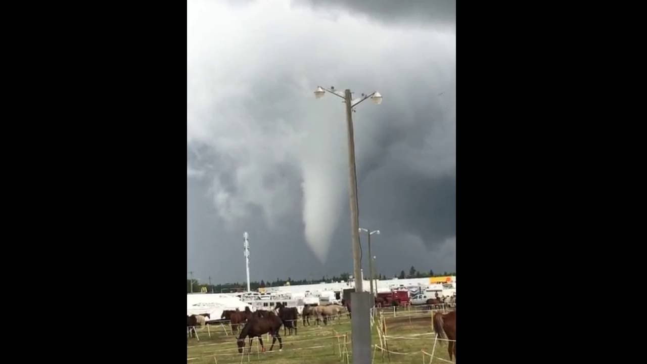 Funnel Cloud north of Calgary (Tornado) June 30th 2016