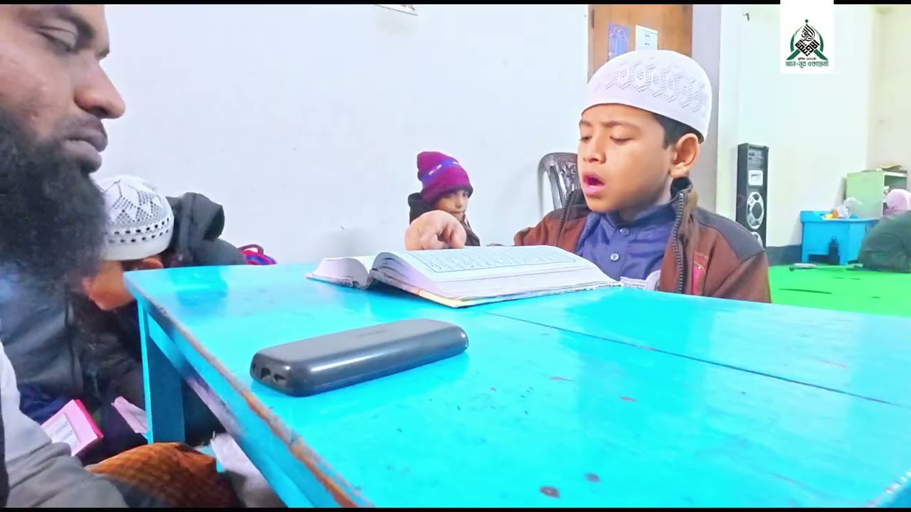 উস্তাদের তত্ত্বাবধানে কুরআন মশকের সুন্দর ও সুশৃঙ্খল অনুশীলন