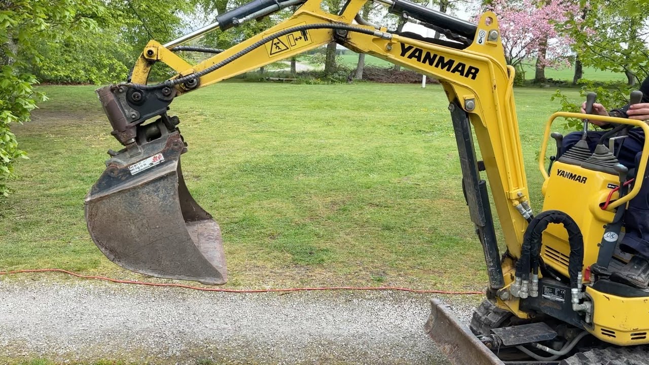 Köp Grävmaskin Yanmar SV08 med tiltfäste och redskap på Klaravik