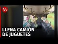 Conductor de camión regala más de 190 juguetes a niños en Coahuila