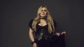 Watch: Kelly Clarkson Nods To Willie Nelson With Cover Of Heartache Ballad