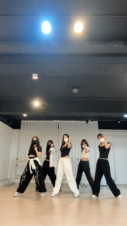 Who dat girl is?🖤IZNA🤍 #izna #kpop #dance #dancecover #reels #shorts