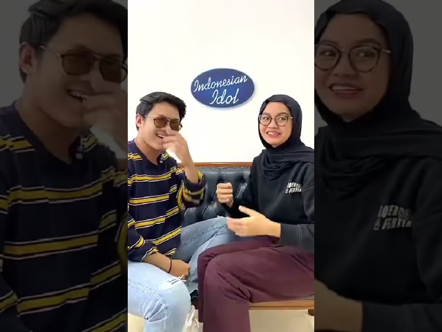 Salmon main game tebak tebakkan , seruuuu ! #rony #salma #salmaindonesianidol #salmon #youtubeshorts class=